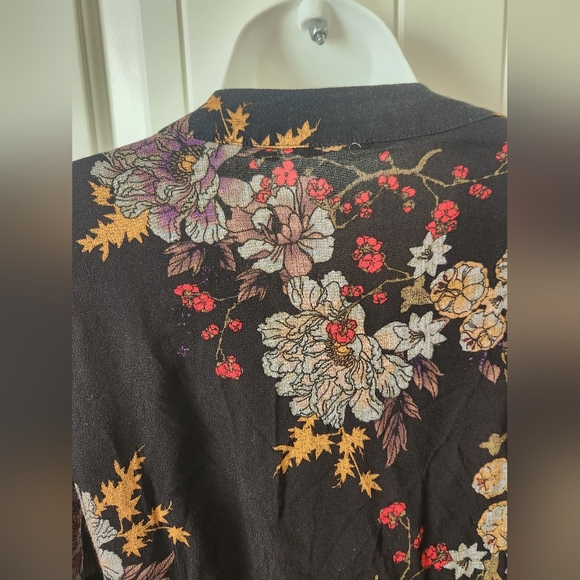 Soft Surroundings Sz Small Tiered Tatum Top Pocket Wrap Front V neck - Picture 7 of 8